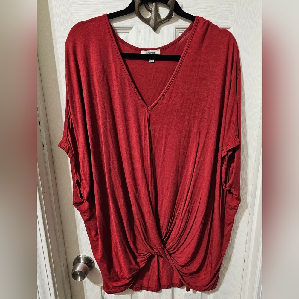 Shirt sleeve high low top